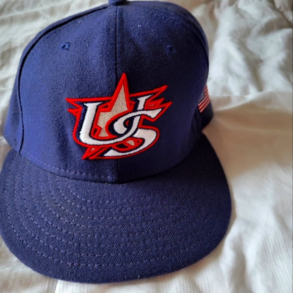 Fitted hat - Picture 1 of 3